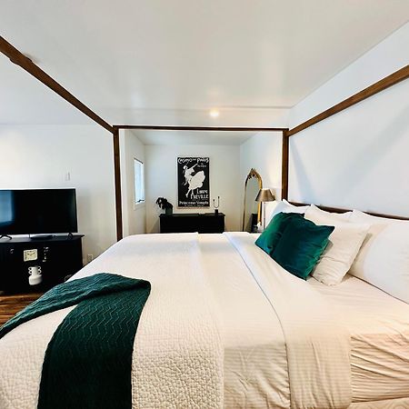 Bespoke Inn פלאגסטאף מראה חיצוני תמונה
