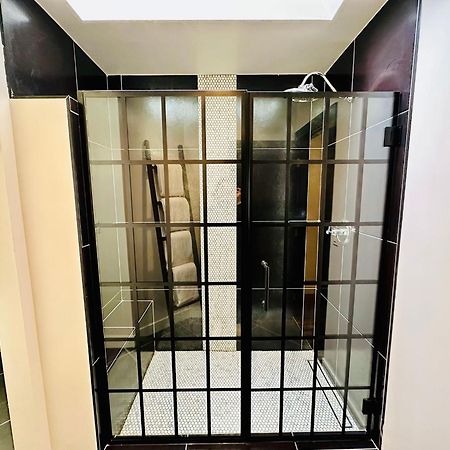 Bespoke Inn פלאגסטאף מראה חיצוני תמונה