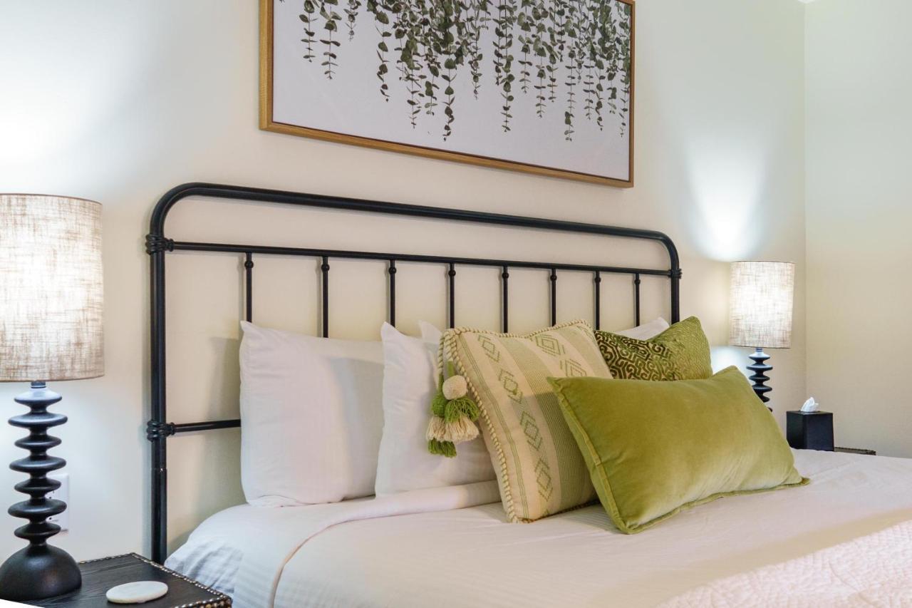 Bespoke Inn פלאגסטאף מראה חיצוני תמונה