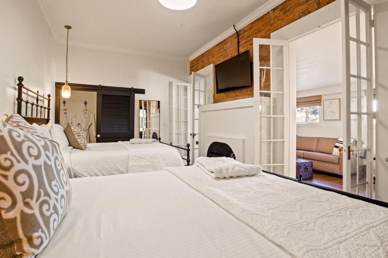 Bespoke Inn פלאגסטאף מראה חיצוני תמונה
