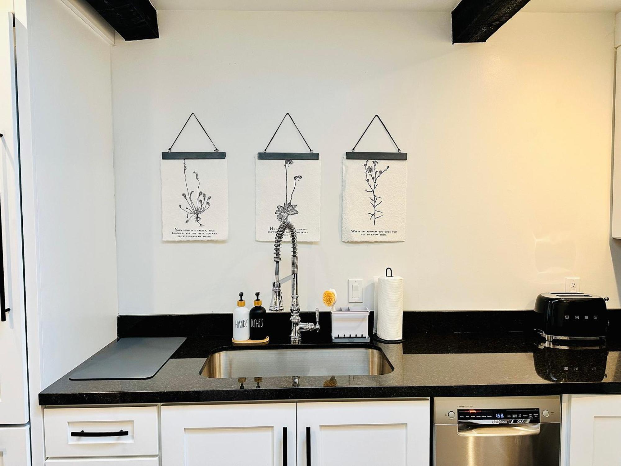 Bespoke Inn פלאגסטאף מראה חיצוני תמונה