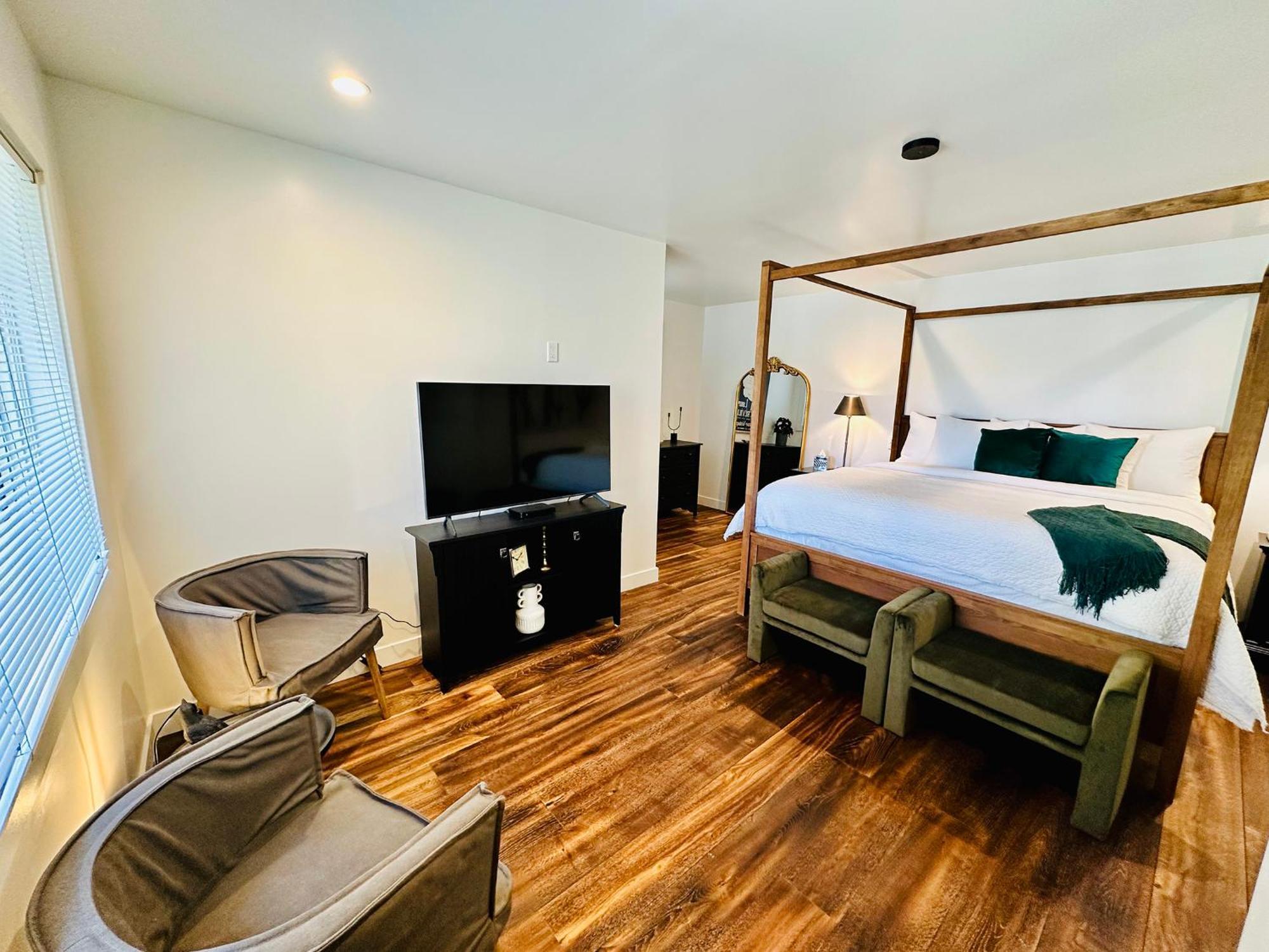 Bespoke Inn פלאגסטאף מראה חיצוני תמונה