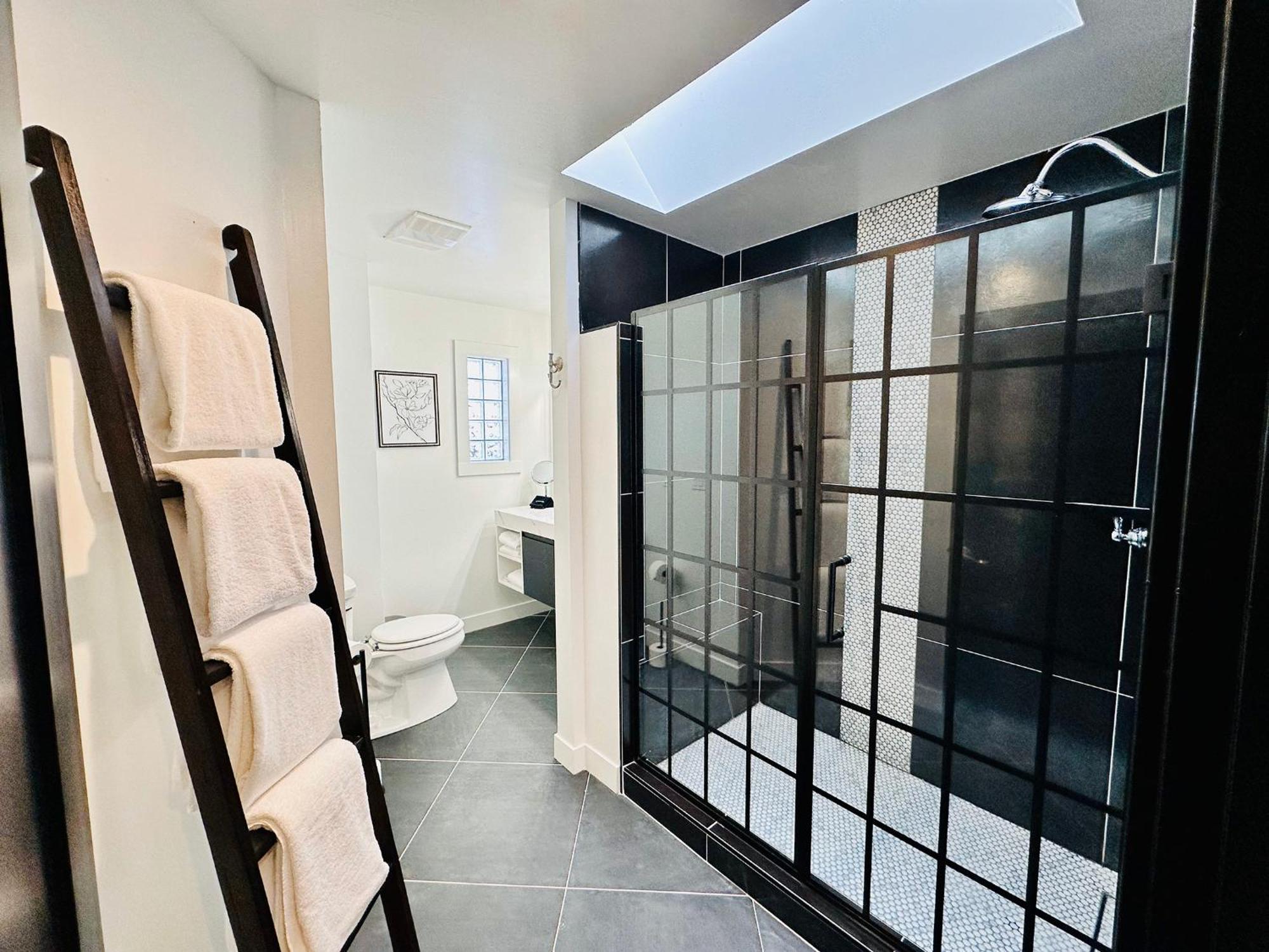 Bespoke Inn פלאגסטאף מראה חיצוני תמונה