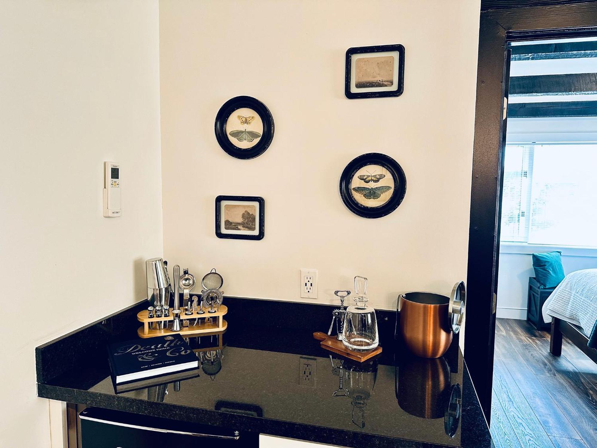 Bespoke Inn פלאגסטאף מראה חיצוני תמונה