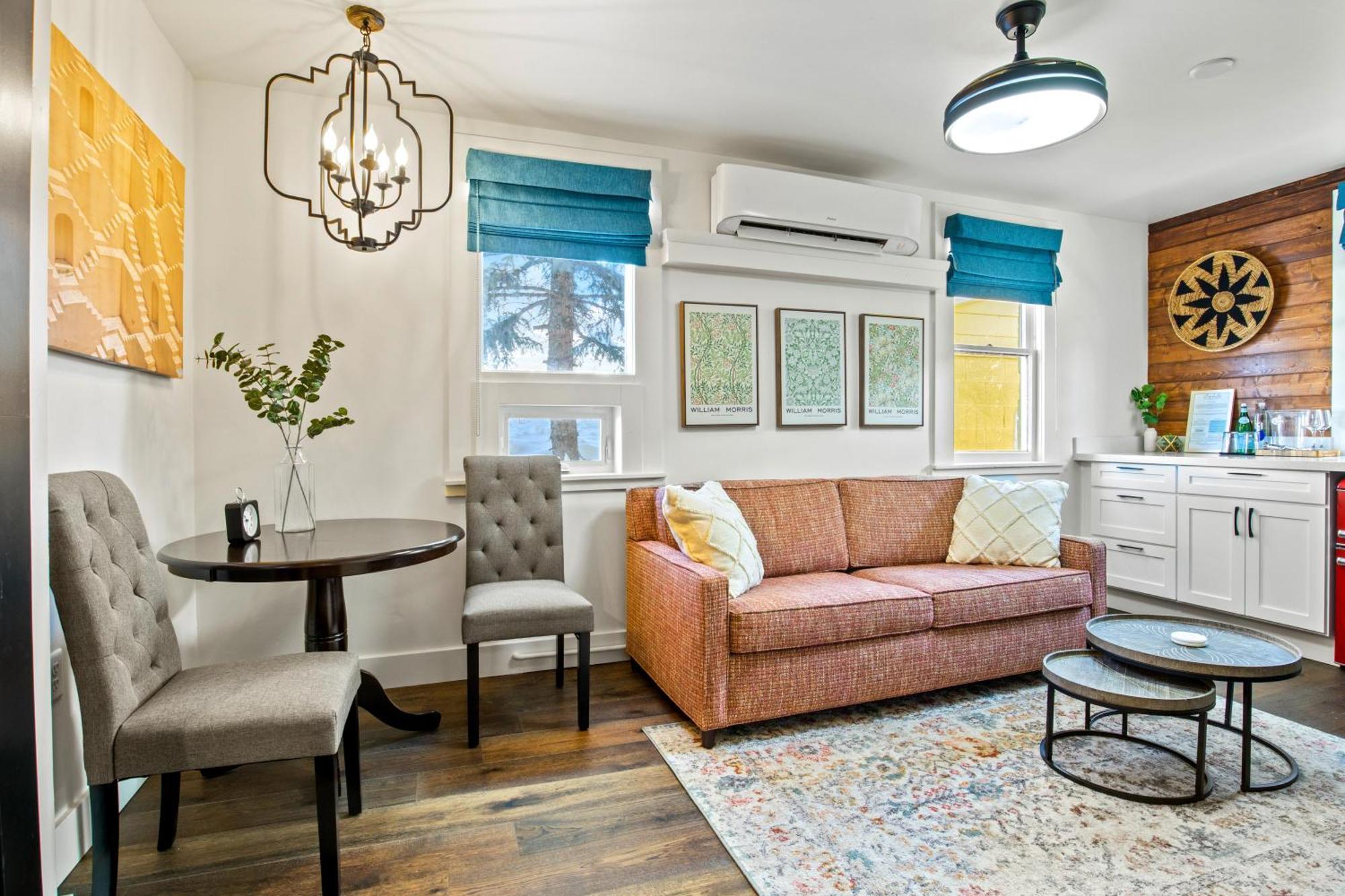 Bespoke Inn פלאגסטאף מראה חיצוני תמונה